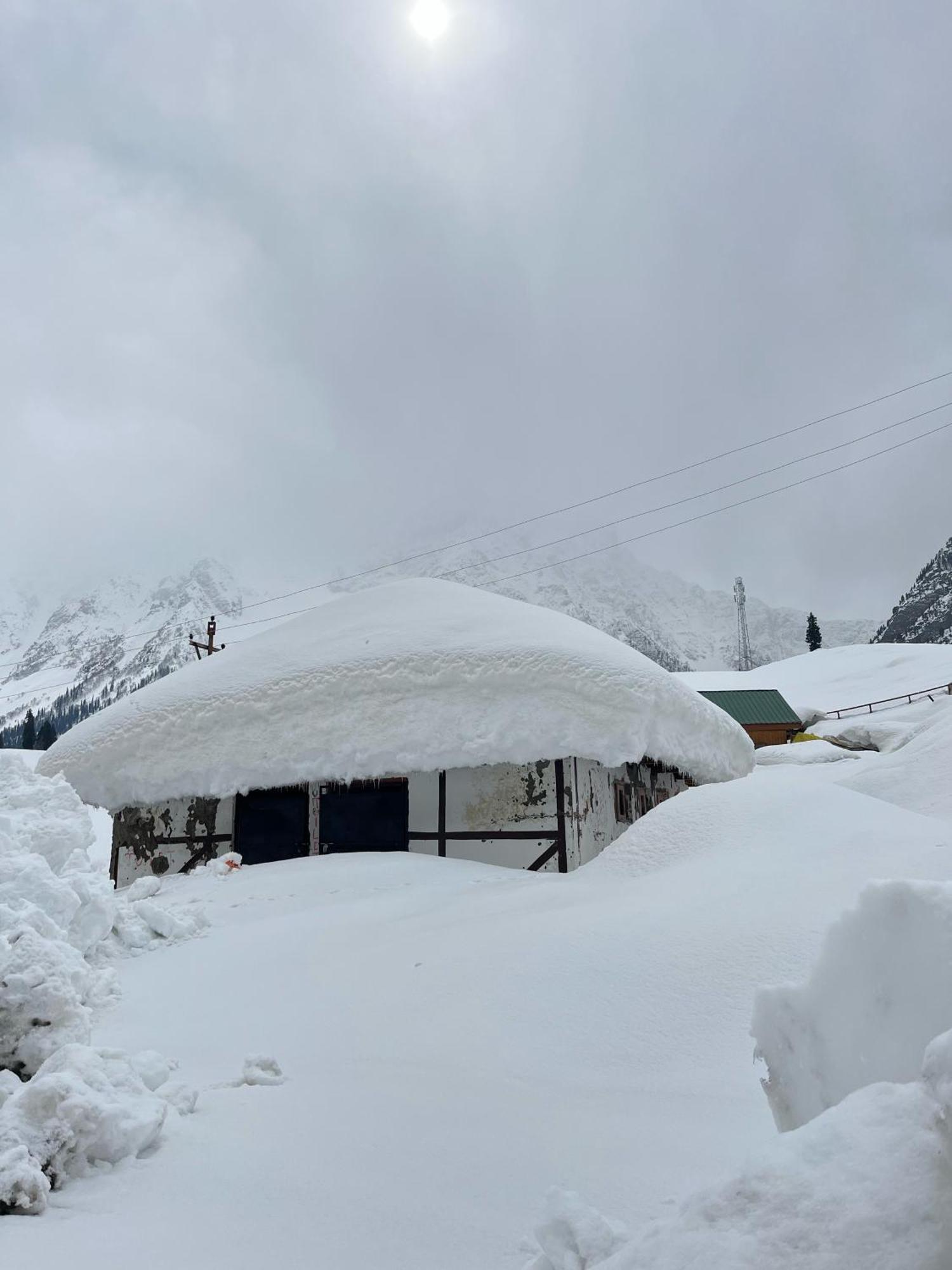 Houseboat Newworld And Transportation Hotel Srinagar  Exterior photo